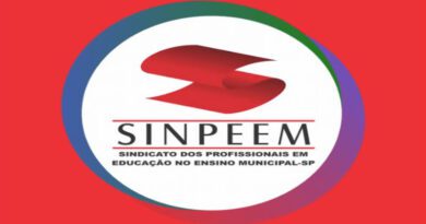 Profissionais de Educação participando de um curso EAD oferecido pelo Sinpeem.