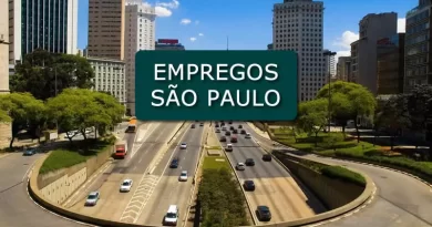 Avenida em São Paulo com prédios e frase "Empregos em São Paulo"
