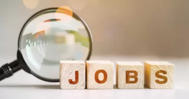 Lupa amplia a palavra "jobs", indicando busca por oportunidades de emprego.
